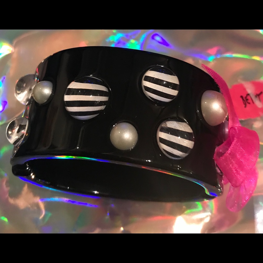 Lucite pearl cuff bracelet Betsey Johnson VINTAGE